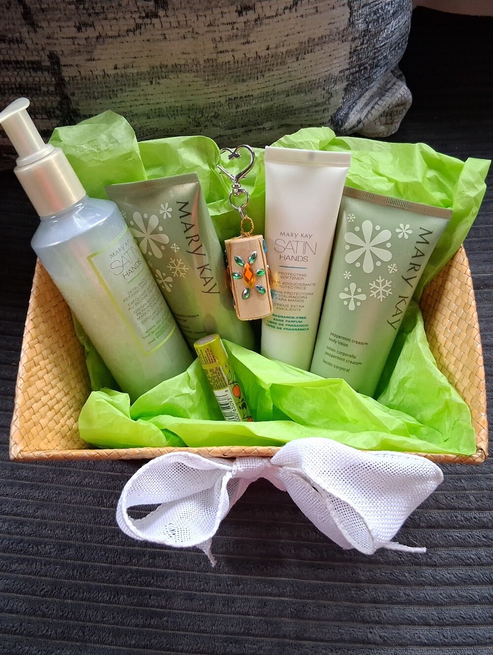 Mary Kay Satin Hands Set in Lime Green Packaging